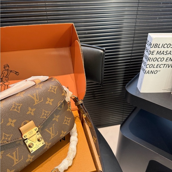 Louis Vuitton Classic Monogram Crossbody Bag - Picture 2 of 8